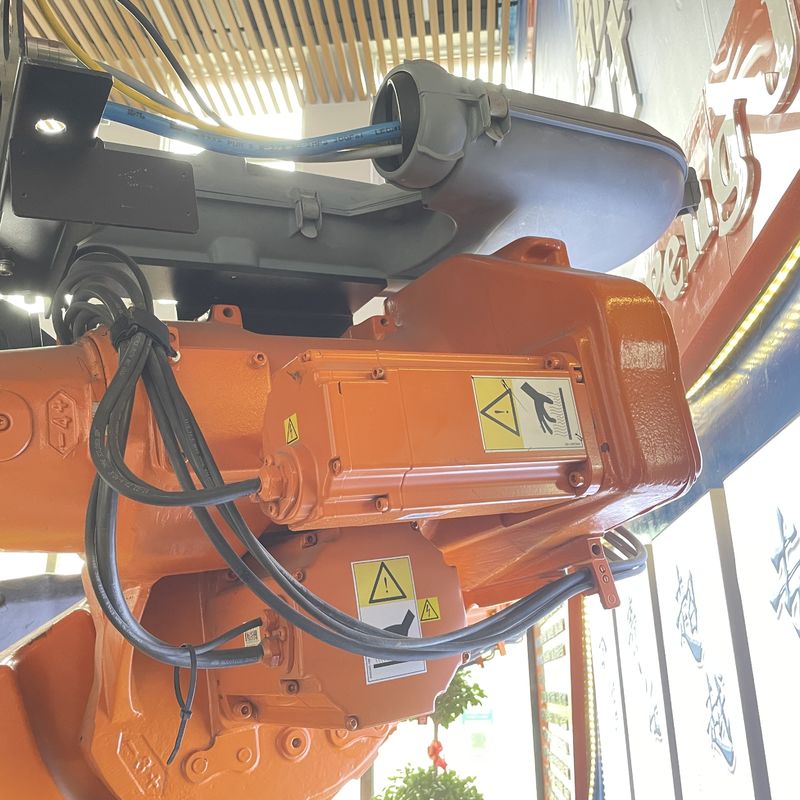 Roboter-Arm 6640-235/2.55 der zweite Handabb für das Punktschweissen, welches die Palettierung behandelt