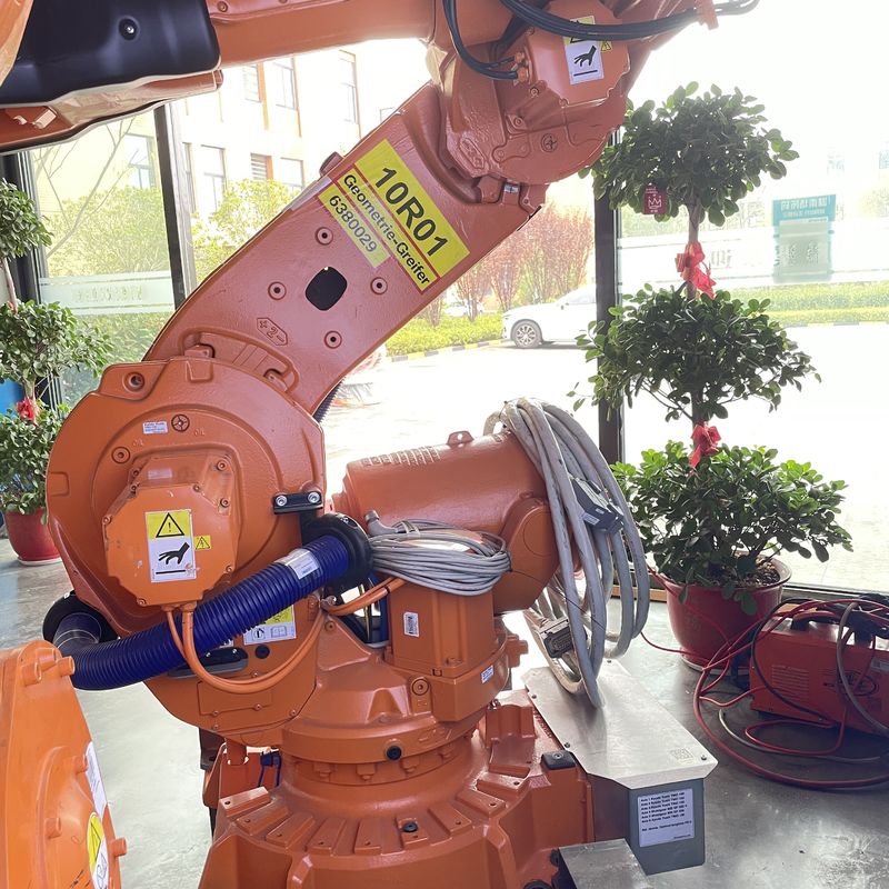 Roboter-Arm 6640-235/2.55 der zweite Handabb für das Punktschweissen, welches die Palettierung behandelt