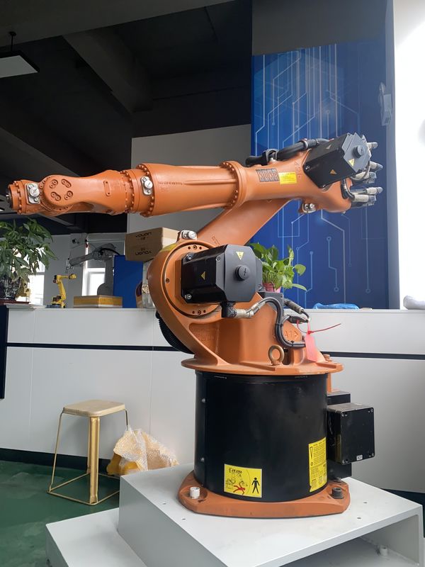 Kuka KR16-3 16kg Nutzlast 1611mm Reichweite Programmierung Decken Montage Schweißroboter für flexible und Bogen Schweißmontage Beschichtung Schneidmaschine Lademaschine
