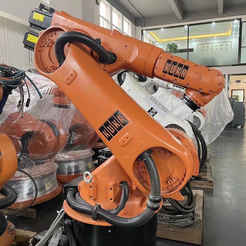Kuka KR30 Neunachsen-Bogenschweißroboter mit H-Kuka-Form-Positionierer