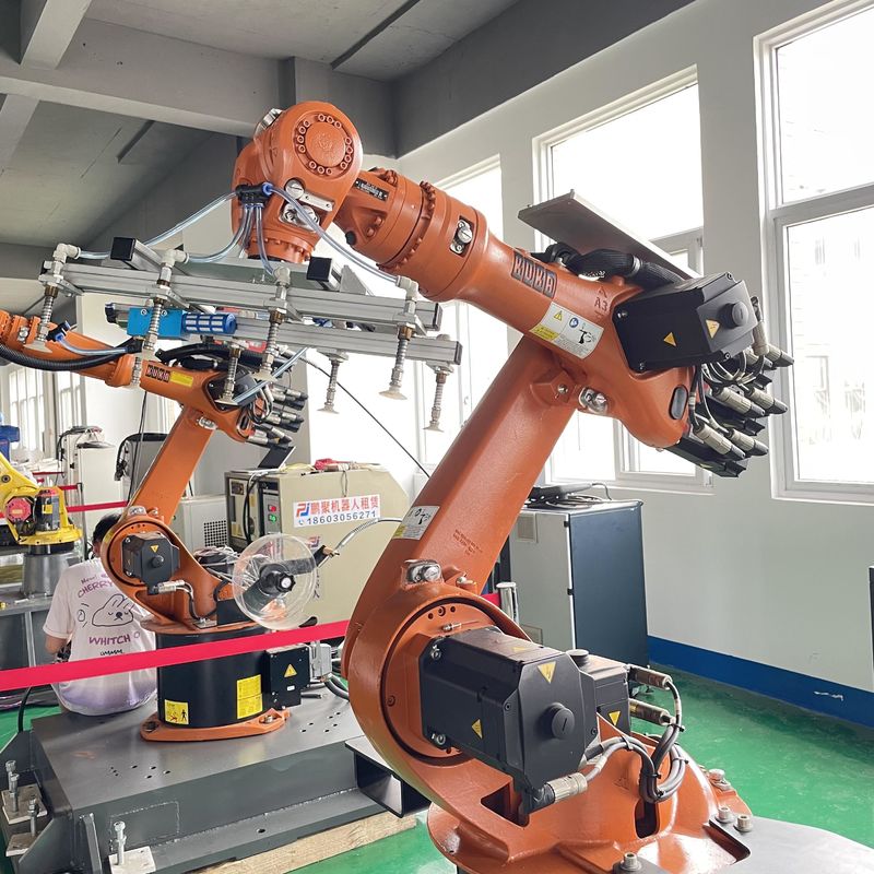 KUKA Kr16 Bogenschweißroboter mit XP-Steuerung Lade- und Entladung von Teilen Handhabung von Teilen Industrieroboterarm