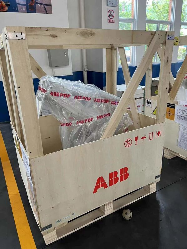 NEUE ABB IRB 2600 M2004 20/12 -1.65/1.85 20 kg Bogenschweißen, Druckschweißen, Verladen und Entladen von Teilen, Bearbeitung