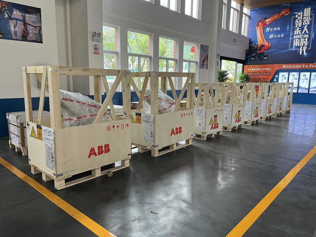 NEUE ABB IRB 2600 M2004 20/12 -1.65/1.85 20 kg Bogenschweißen, Druckschweißen, Verladen und Entladen von Teilen, Bearbeitung