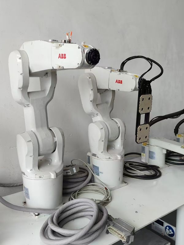 ABB IRB 1200 (5/0.9) Roboter für die Handhabung von Teilen, Polieren, Messen, Montieren von Teilen