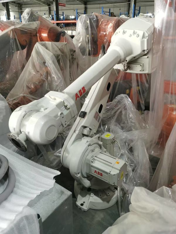 Verwendet ABB Roboter 6 Achsen Roboterarm IRB 4600-40/2.55 mit 2550 mm Reichweite und 40 kg Nutzlastkapazität für Schweißen, Zusammentragen, Schneiden, Verteilen und Bearbeiten