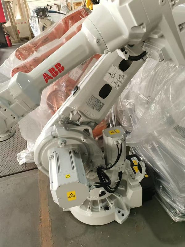 Industrieroboter-Palettierroboter, angetrieben vom C2-System, konzipiert für schnelle Taktzeiten und den Einsatz in der Materialhandhabung