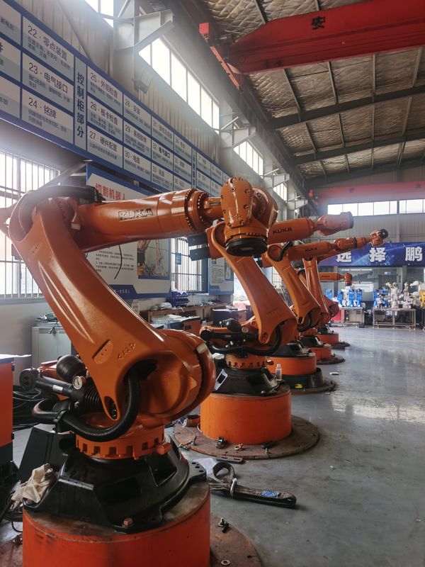 Kuka Software verwendet KUKA KR240 R2900 Ultra Roboter IP 65 Sicherheit ±0,1 mm Wiederholbarkeit und mehr Für hohe Standards 240kg Nutzlast 2900mm Reichweite