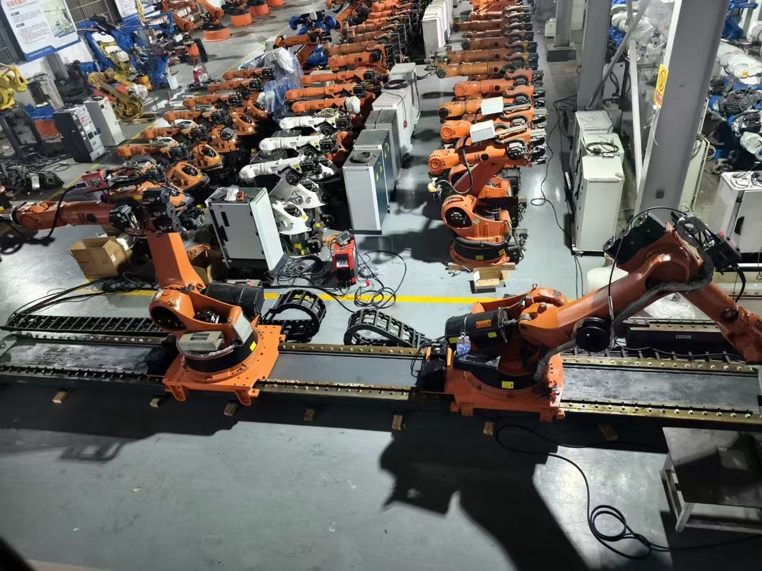 Reichweite variiert typischerweise 600 mm bis 3000 mm Verwendete ABB-Roboter mit 235 kg Nutzlast und Wiederholgenauigkeit 0,06 mm Unterstützende und genaue Automatisierung
