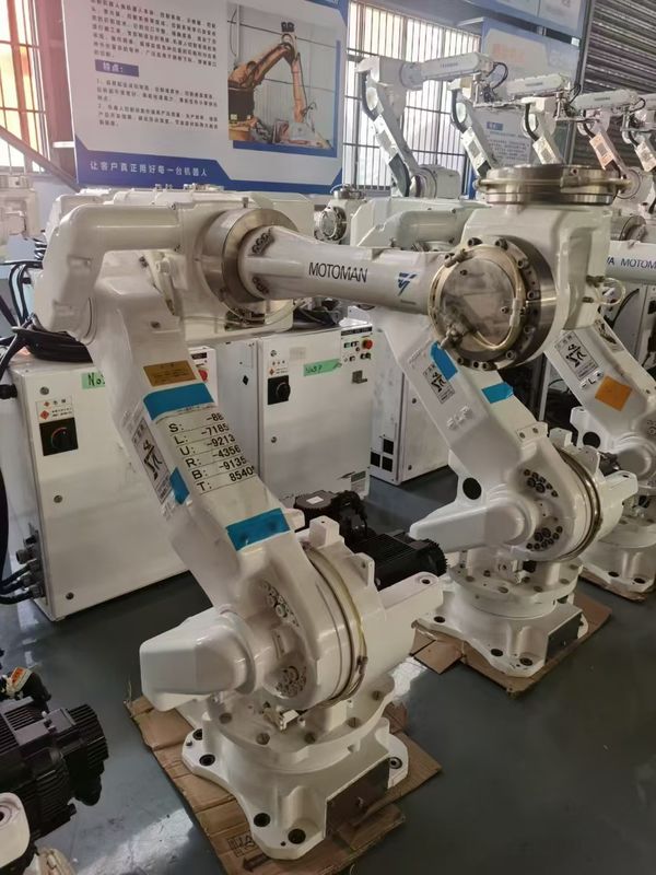 2061mm Reichweite CR50 XRC 50kg Nutzlast Motoman Bogenschweißroboter für die Druckmaschine und das Laden/Entladen von Teilen